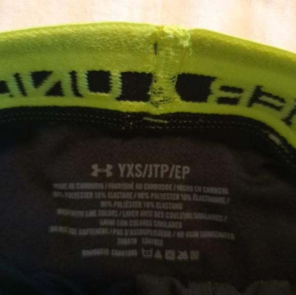 Under Armour boys size XS under shorts - Picture 2 of 3